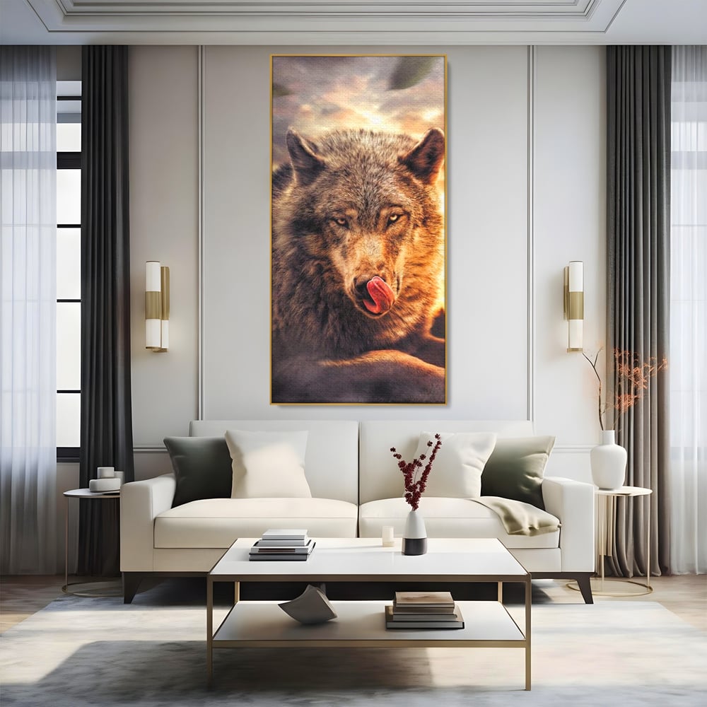 Tablou canvas cu tablou canvas cu lup salbatic la apus, in rama de aluminiu auriu, pe perete intr-un living